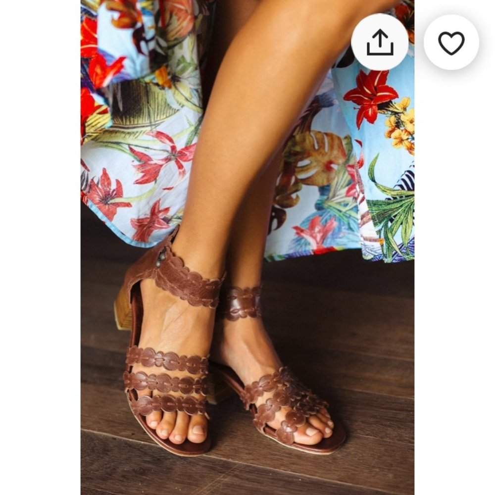 Boho leather sandals (*NEW CONDITION)